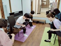 医療介護従事者のためのお役立ち情報メディア「レバウェル介護」にて紹介されました。～ココロとカラダに“元気の素”を。介護職を支える椅子ヨガ・リボーンバレエ～