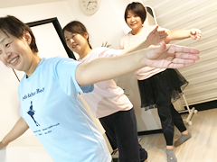 立位でのバレエ基礎を学ぶ